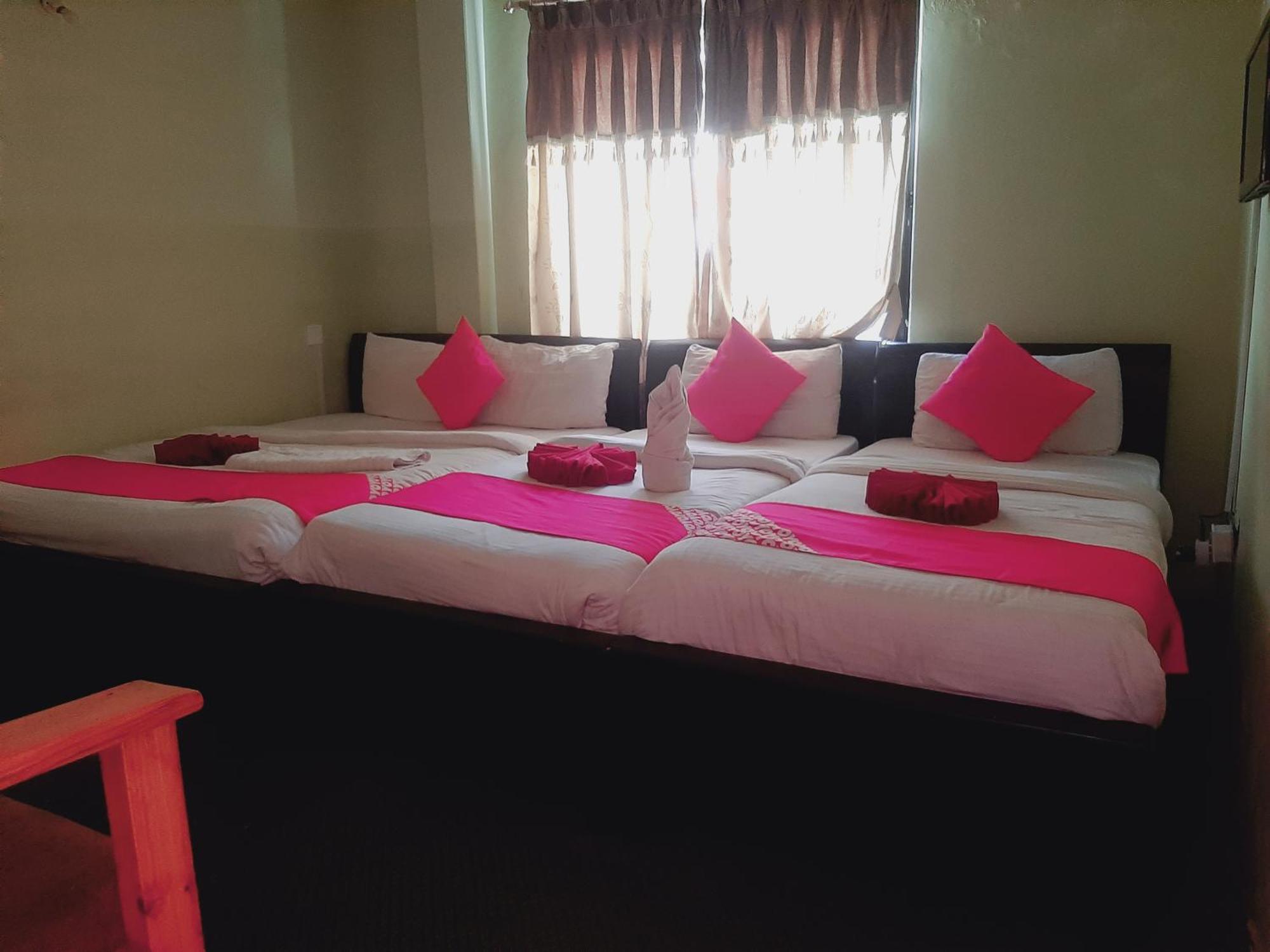 Hotel Lake N Yeti Pokhara Dış mekan fotoğraf