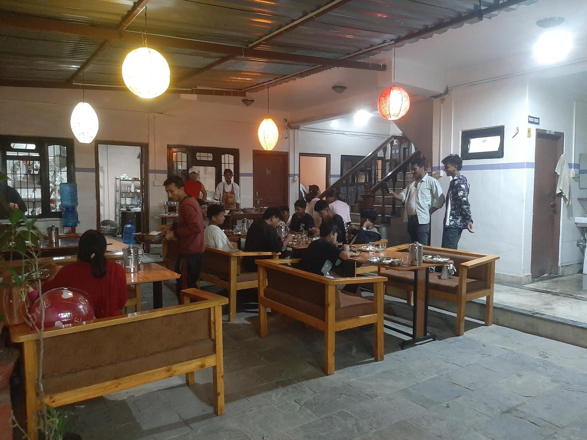 Hotel Lake N Yeti Pokhara Dış mekan fotoğraf