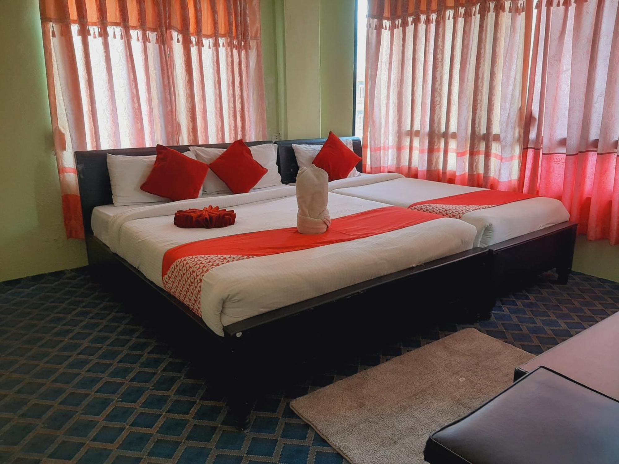 Hotel Lake N Yeti Pokhara Oda fotoğraf