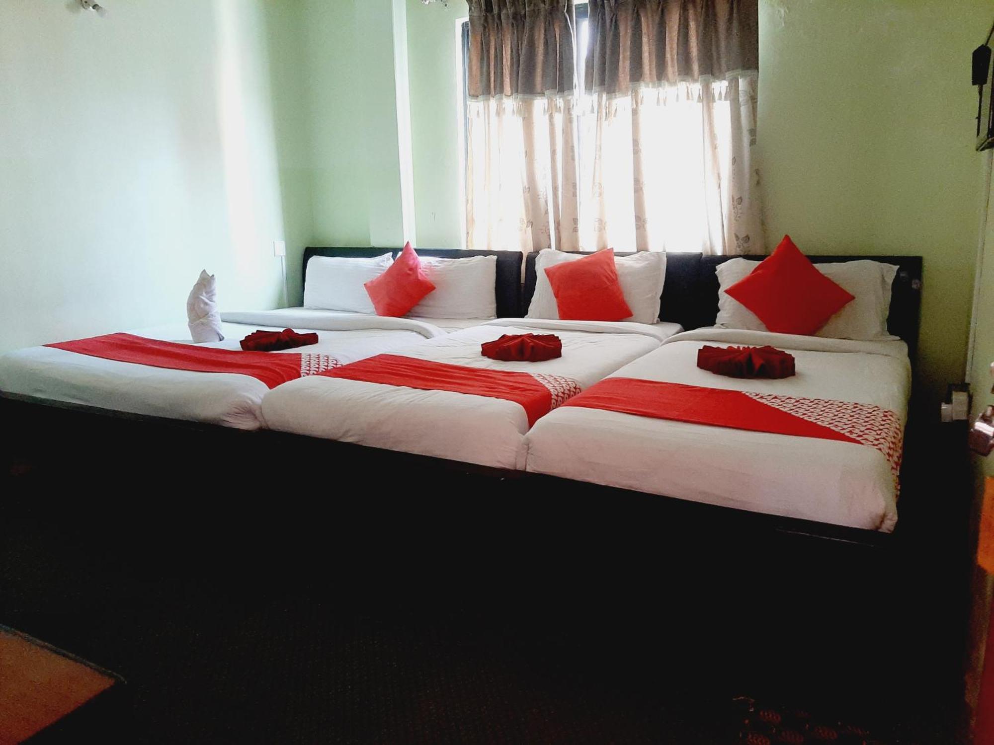 Hotel Lake N Yeti Pokhara Oda fotoğraf
